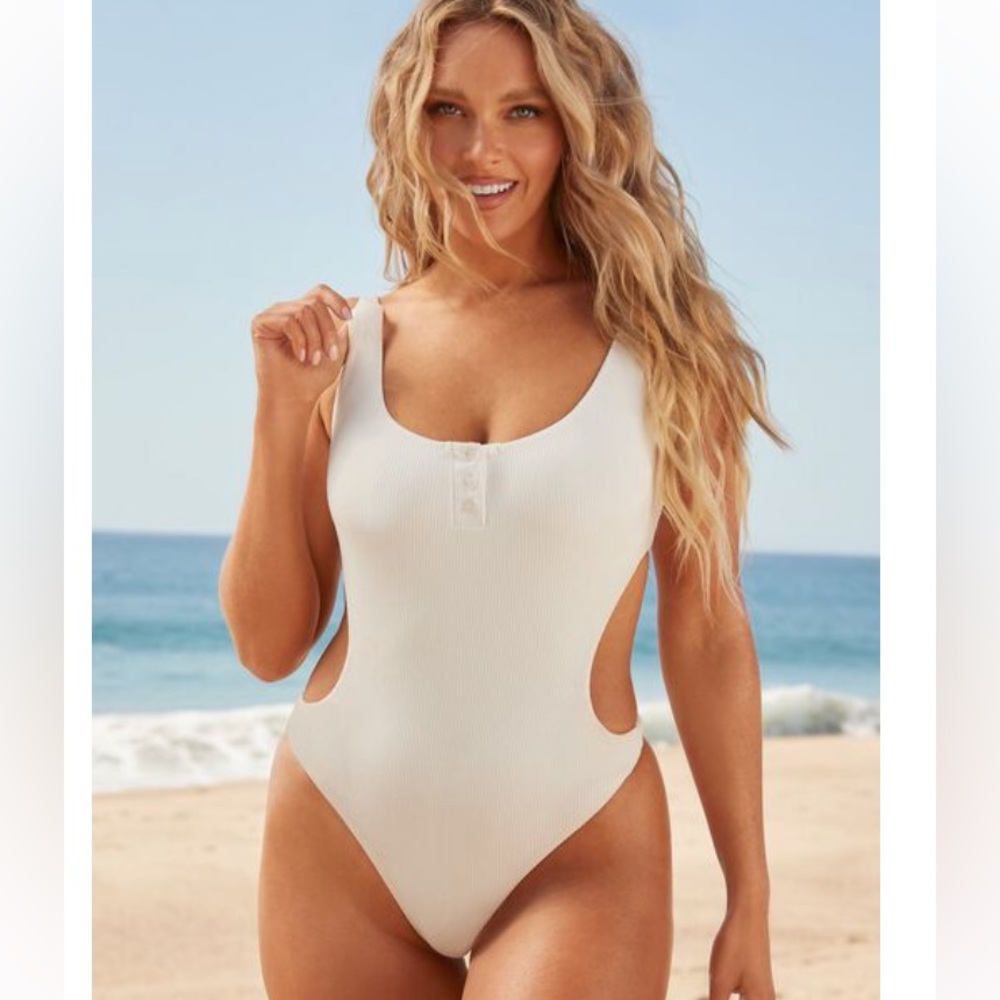 Camille Kostek, the Tayla Monokini